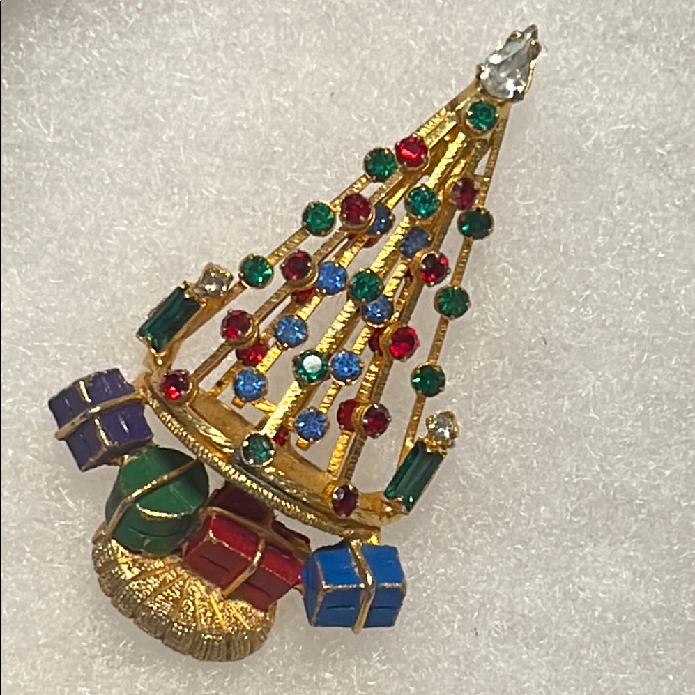 Warner Christmas Tree Pin